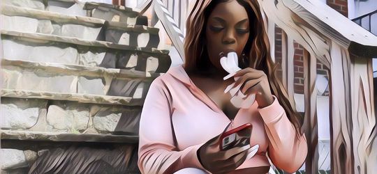 Syok! Wanita Ini Punya Hobi Makan Tisu, Alasannya Bikin Geleng-Geleng Kepala