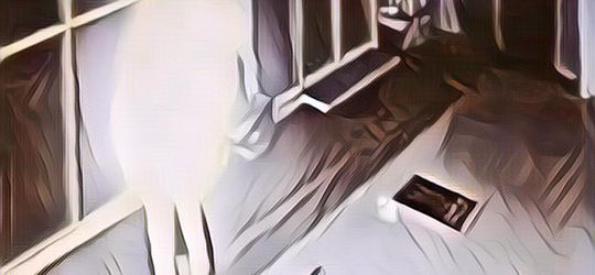 Heboh! Tubuh Seorang Pria di Malaysia yang Sedang Salat Dikelilingi Oleh Cahaya Terang