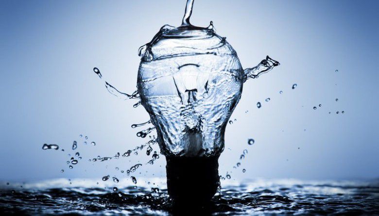 Katanya, air menghantarkan listrik?