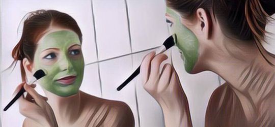 Bahaya Menempelkan Potongan Buah Langsung ke Kulit Wajah, Dokter Beberkan Alasannya