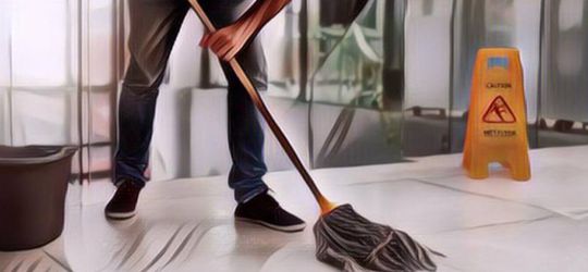 Viral Video Seorang OB Bersihkan Sepatu Pengunjung Mal, Pihak Keluarga Langsung Buka Suara