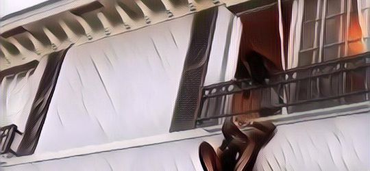 Apes! Takut Ketahuan Selingkuh Sama Istri Orang, Pria Ini Nekat Sembunyi Di Atap Tanpa Busana