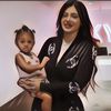 Kylie Jenner Diduga Hamil Lagi Saat Bikin Video Skincare Bersama Putrinya
