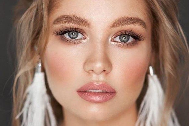 3. Makeup Tampil Beda