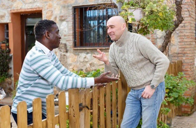 2. Hindari Pura-Pura Tidak Melihat 