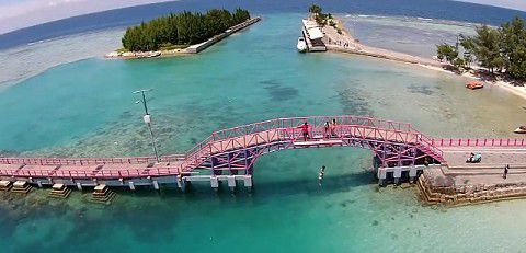 1.	Jembatan Cinta Pulau Tidung, di Jakarta