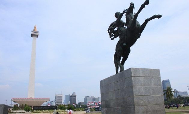 2. Pose Kuda dengan Kedua Kaki Terangkat