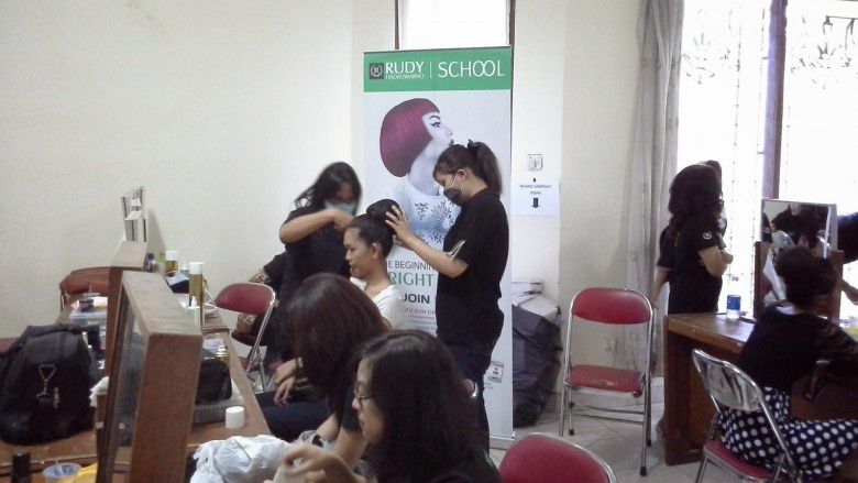 1. Rudy Hadisuwarno Education