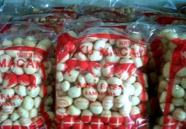 1. Kriuknya Kerupuk Amplang