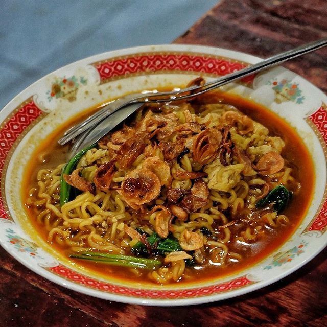 4. Indomie Nyemek Mak Siti