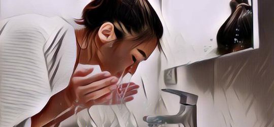 Gak Cuma Bikin Wajah Bersih Maksimal, Ternyata Double Cleansing Bisa Melawan Tanda Penuaan