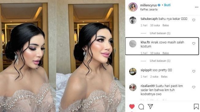 Mengunggah Foto Memakai Kebaya Off Shoulder