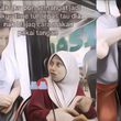 Lucu Banget! Ada Wanita yang Dihampiri Turis Cuma Buat Minta Ajarin Makan Pakai Tangan