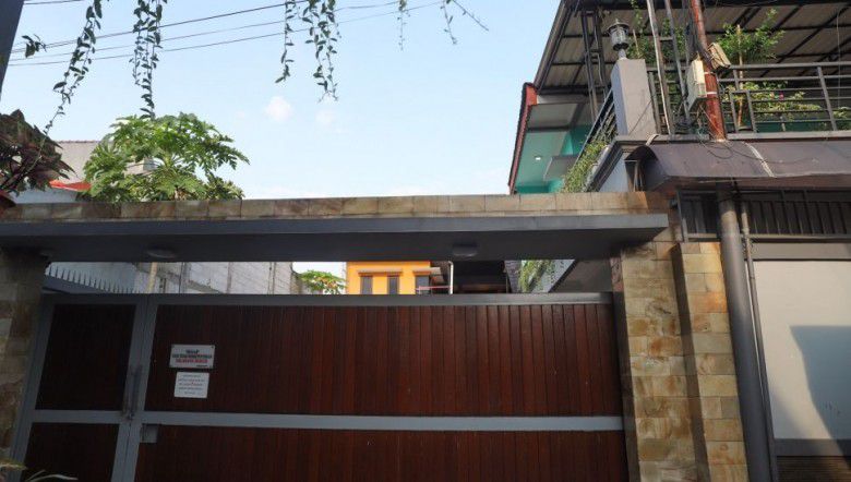 Inilah gerbang megah rumah Ayu Ting Ting yang ada di kawasan Jalan Kemuliaan, Depok, Jawa Barat.