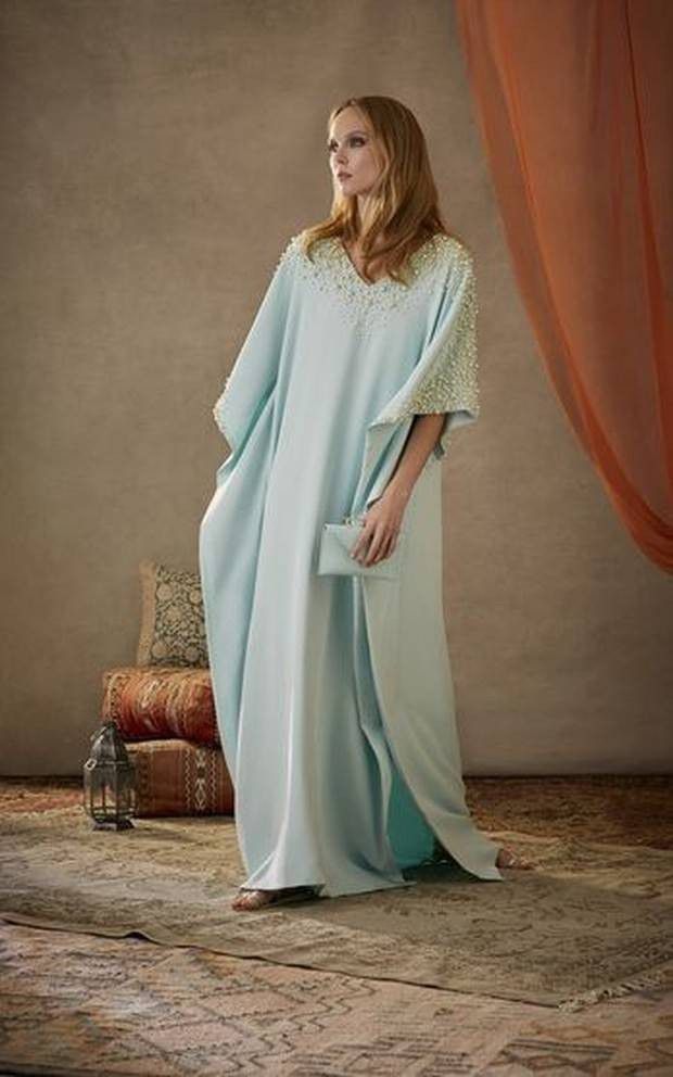 5. Pilih Kaftan yang Simple