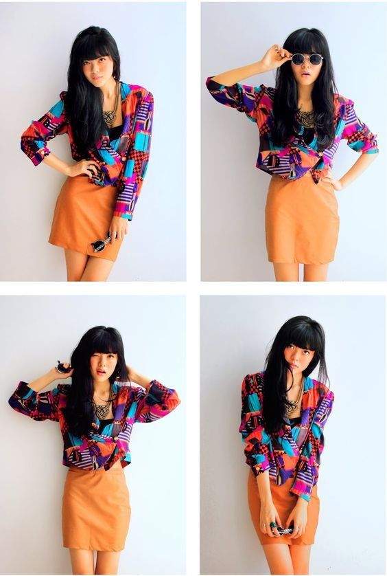 Baju atasan bermotif dengan bawahan warna terang