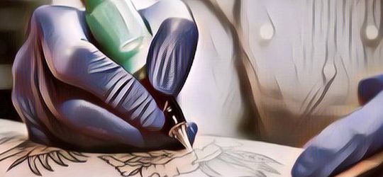 Mau Buat Tato Buat Pacar, Wanita Ini Malah Jadi Bahan Candaan Karena Bentuk Tatonya yang Salah