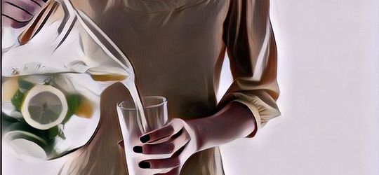 Sempat Jadi Tren Minum Air Lemon Setiap Bangun Tidur: Memang Benar Bermanfaat?