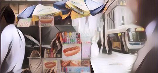 Keren, Pedagang Minuman Kaki Lima Ini Pakai Air Mineral Merk Evian