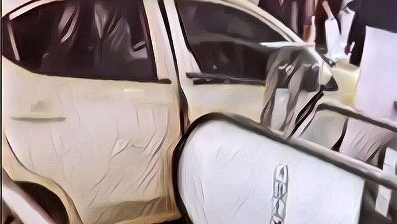 Viral Sales Mobil Tabrak Pengunjung di Dalam Mal