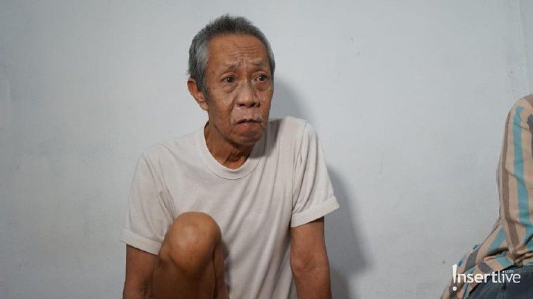 2. Namun, saat ini Pak Ogah tidak mau dirawat di rumah sakit dan hanya menjalani rawat jalan.