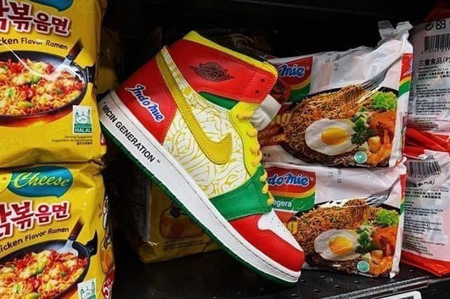 Sneaker tema Indomie goreng
