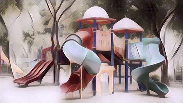 Geger Video Ibu Yang Melihat Penampakan Di Belakang Anaknya Saat Bermain, Merinding!