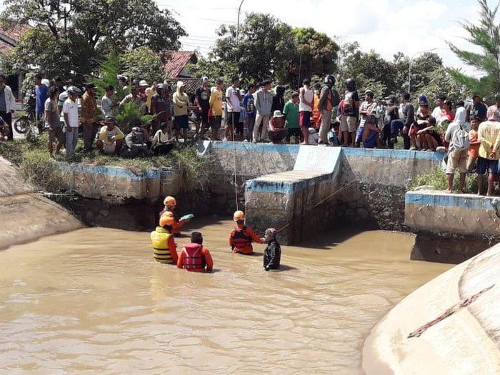 Proses Evakuasi Pencarian Tarjono Oleh Tim Basarna