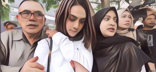 Lagi, Kalangan Artis Terlibat Prostitusi Online, Polisi Sebut Artis Tersebut Berinisial ST dan MA. Siapa Nih, Gengs?