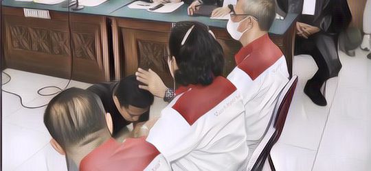 TERUNGKAP! Ini Pesan Yang Disampaikan Ibu Brigadir J Saat Bharada E Bersimpuh Minta Maaf Di Persidangan