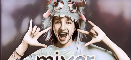 Streamer 'Fortnite' Unik Pindah dari Twitch ke Mixer, Lagi dan Lagi