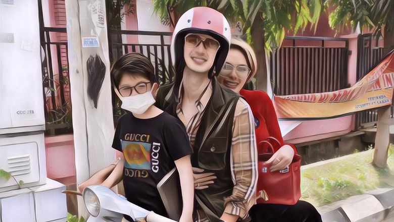 Foto Bareng Dimas Beck, Netizen Salfok: Wajah Nikita Mirzani Mirip Banget!