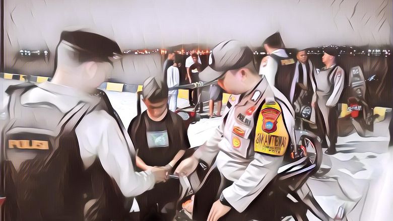 Nongkrong dan Balapan Liar Sampai Tengah Malam, Remaja Ini Disuruh Olahraga Malam ke Kantor Polisi