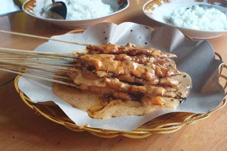 4. Sate Ayam Ngepos