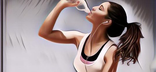 4 Bahaya Minum Sambil Berdiri Bisa Ganggu Kesehatan, Jangan Anggap Remeh!