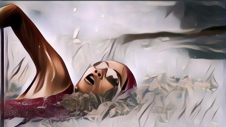 5 Bahaya Berenang Saat Hujan, Jangan Nekat Ya