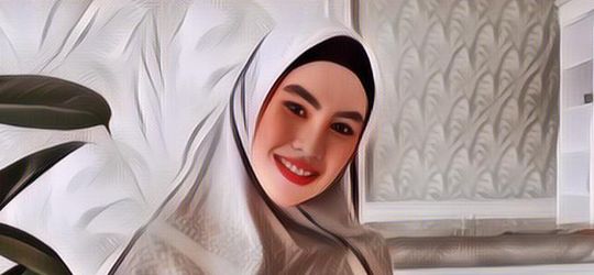 Kartika Putri Sedih Saat Lihat Gaya Hijab Para Pramugari, Berharap Maskapai Mau Rekrut Fashion Designer