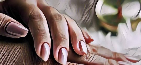 Aduh! Wanita Ini Makan Nasi Bukan Pakai Sendok, Tapi Pakai Kuku Panjangnya, Netizen: Bikin Susah Sendiri