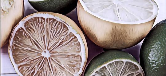 Mana yang Lebih Bagus Dikonsumsi: Air Lemon atau Air Jeruk Nipis?