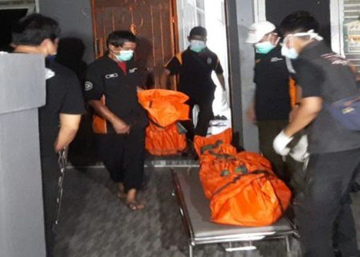 # Penemuan Satu Keluarga Tewas Membusuk di Dalam Satu Rumah