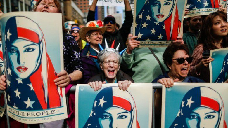 2. Melarang Umat Muslim Masuk ke AS