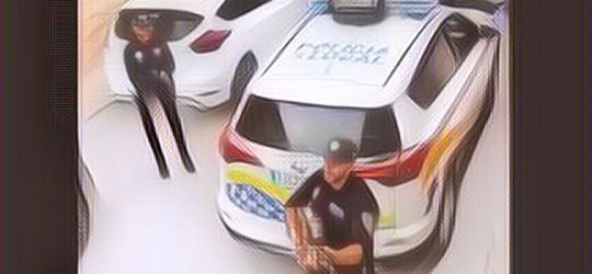 Polisi Spanyol Datangi Warga yang Berada Di Rumah, Ngajak Nyanyi Bareng