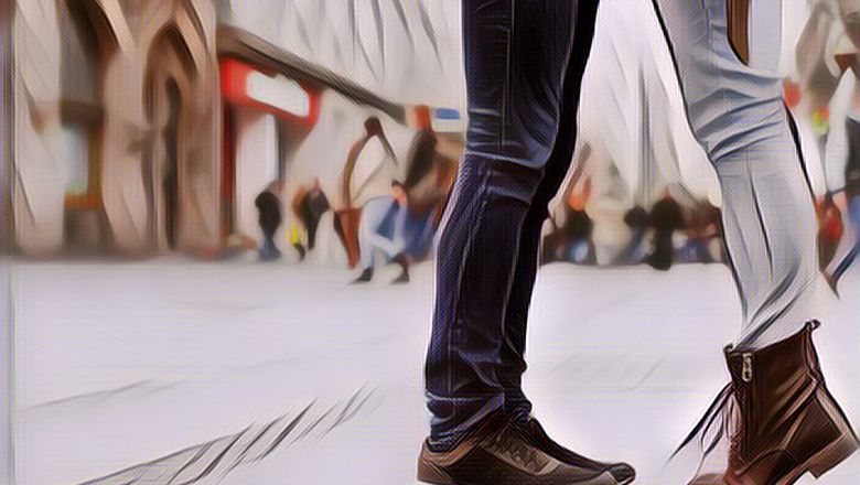 Viral di China Ada Jasa Peluk dan Cium 'Kaki Lima'