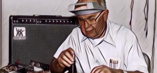 Gitar Fender Diciptakan oleh Orang yang Sama Sekali Gak Bisa Memainkan Gitar Seumur Hidupnya!