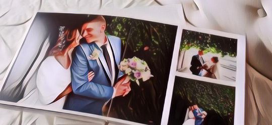 Iseng Buka Album Nikahan Orang Tua, Ternyata Editannya Bikin Ngakak