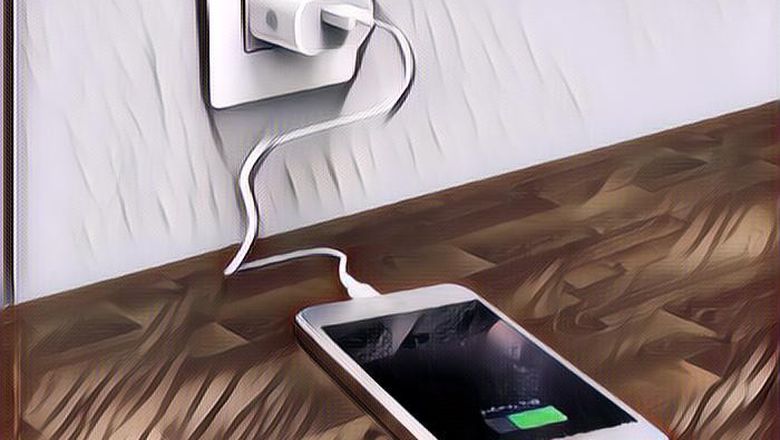 Warning! 6 Kesalahan yang Sering Dilakukan Saat Ngecas HP