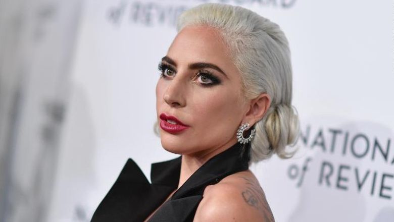 Lady Gaga meninggalkan Critics 'Choice Awards untuk berada di sisi kudanya yang sedang sekarat