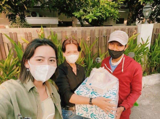 4. Selain Ranty Maria, ada juga Laura Theux, Dea Annisa, dan Rayn Wijaya yang ikut membantunya