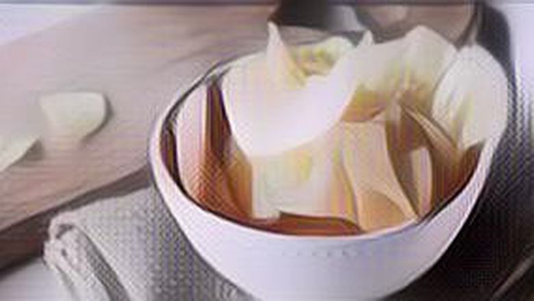 Bisa Usir Suntuk, Ini 3 Camilan Wajib Bawa Saat Traveling yang Tahan Lama