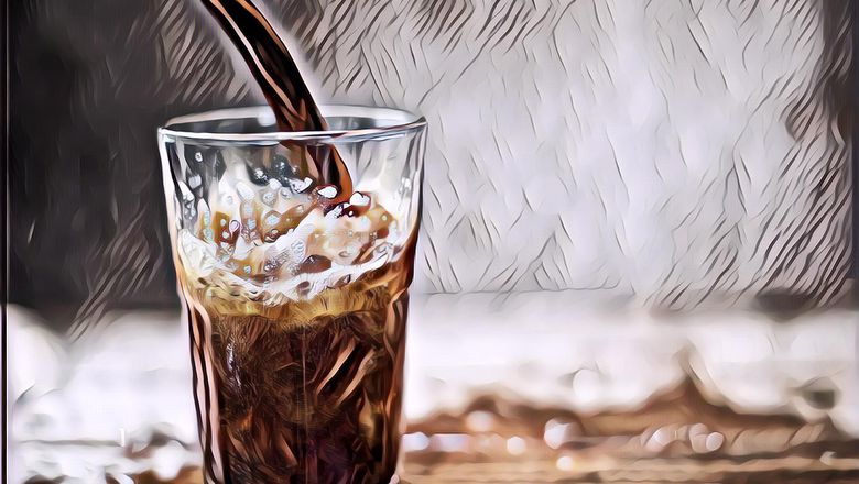 Sembarangan Ambil Minuman di Kulkas, Cewek Ini Nangis Pas Icip Rasanya